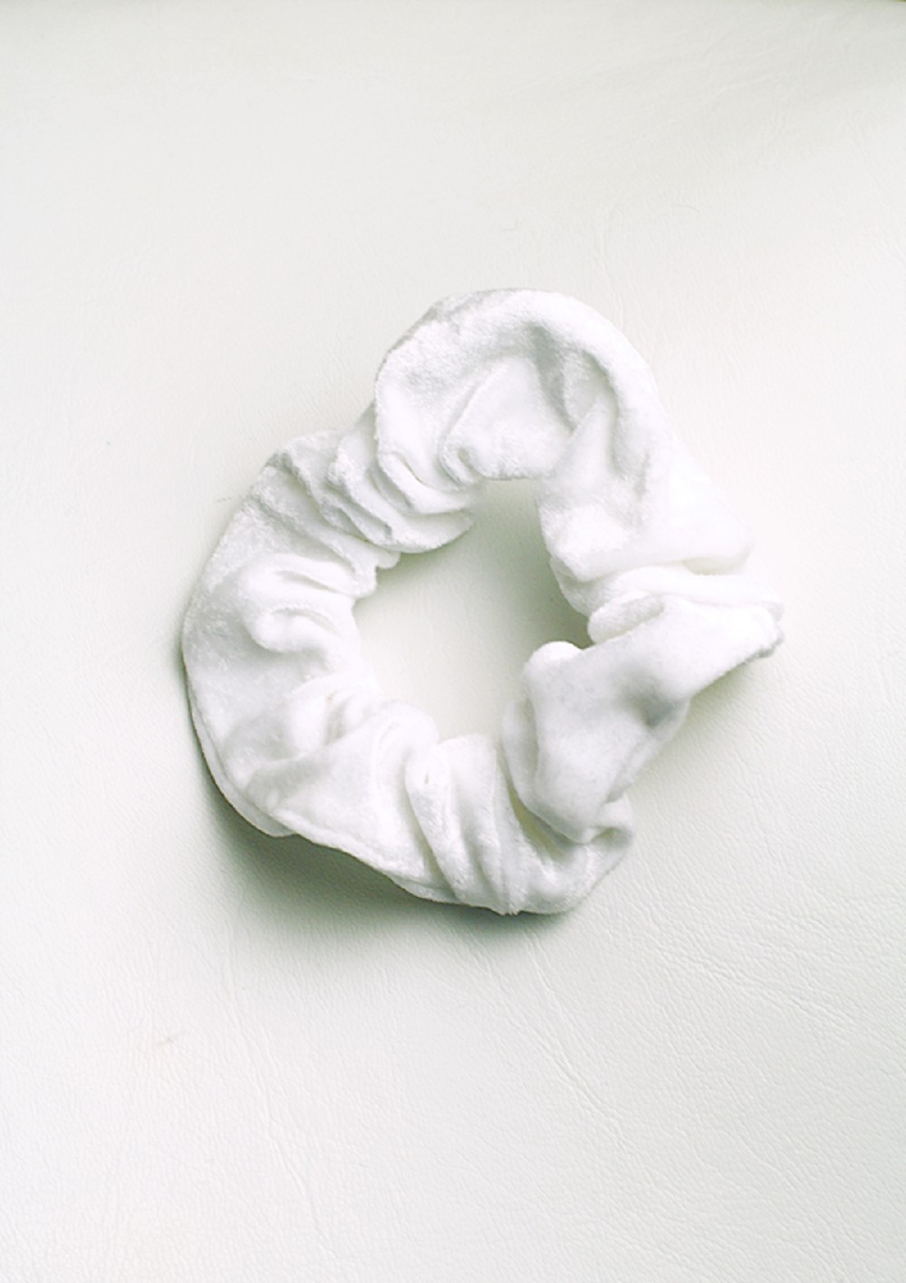 Scrunchie white velvet